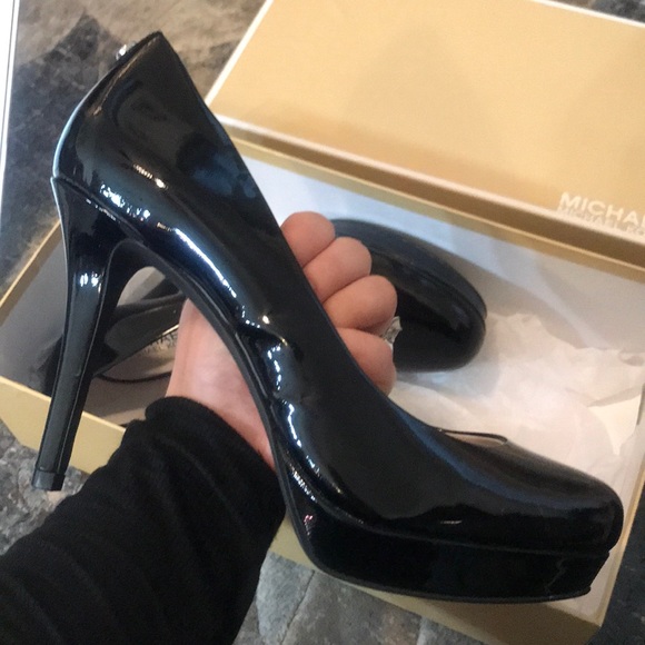 Michael Kors Pumps - Picture 2 of 6